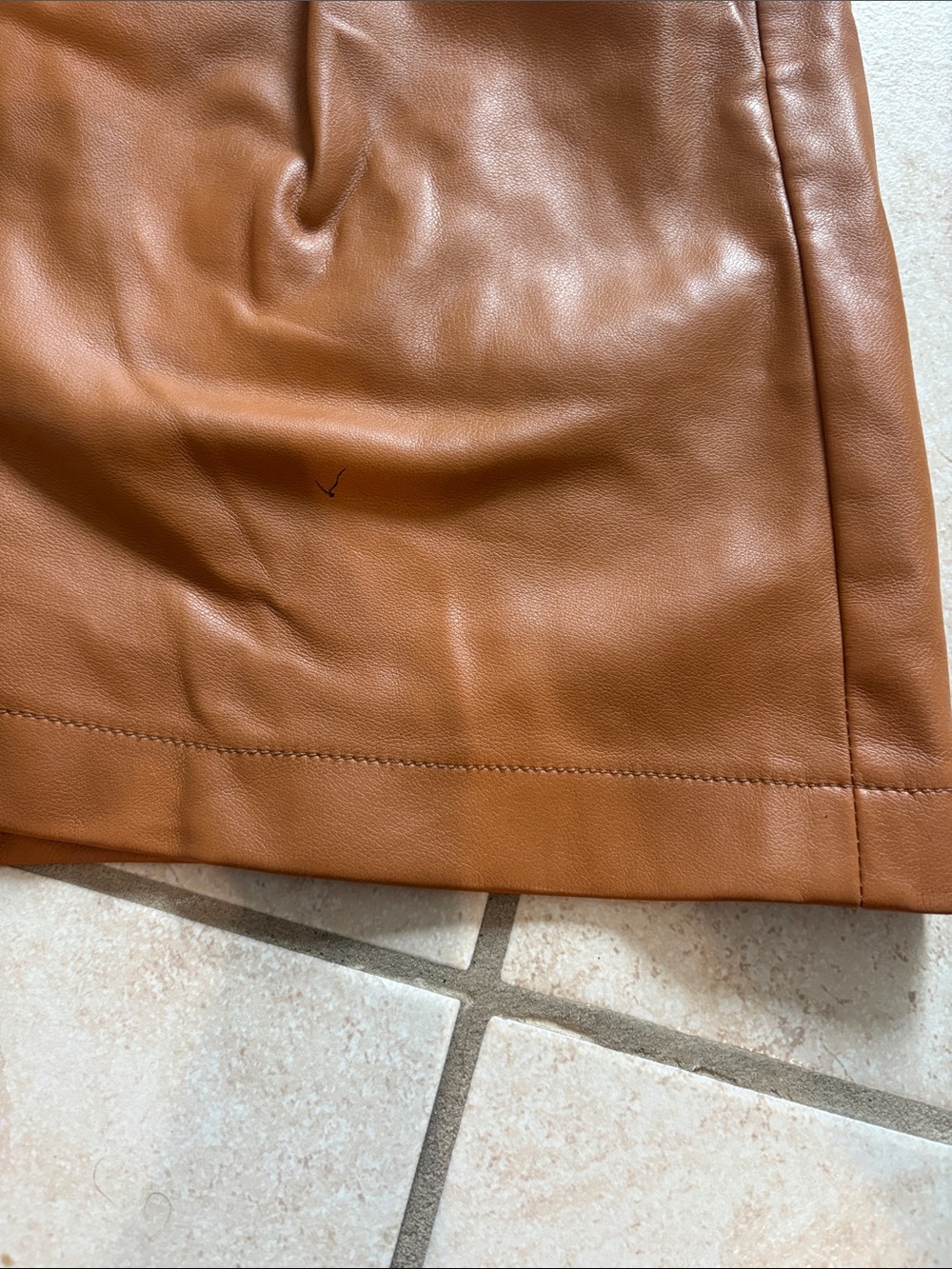 7 For All Mankind Pleated High Rise Vegan Leather Shorts Sz S Camel Brown Cognac - Picture 7 of 13